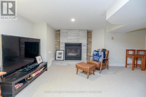 846 Lorne Avenue, London, ON - Indoor Photo Showing Living Room With Fireplace