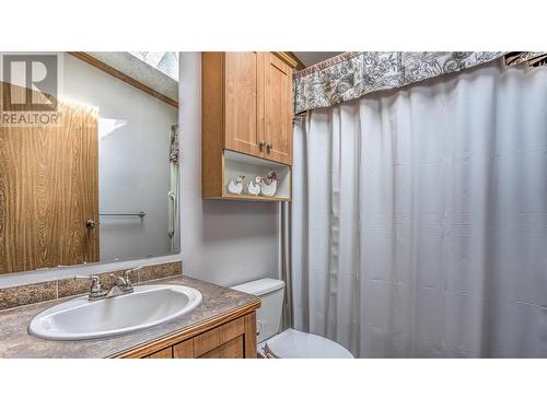 4460 73 Avenue Ne, Salmon Arm, BC - Indoor Photo Showing Bathroom