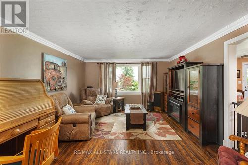 3369 Baseline Road, Georgina (Belhaven), ON - Indoor Photo Showing Living Room