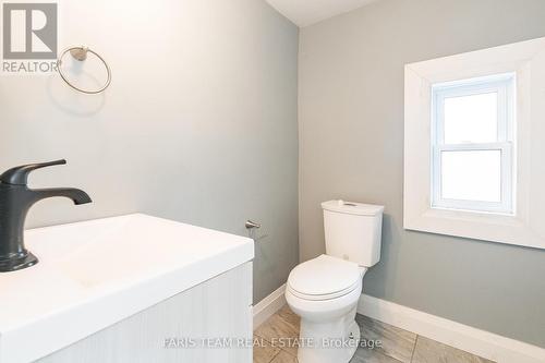 523 Elizabeth Street, Midland, ON - Indoor Photo Showing Bathroom