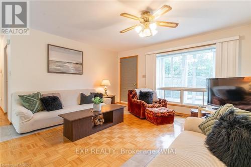 27 Bell Drive, Northern Bruce Peninsula, ON - Indoor Photo Showing Living Room