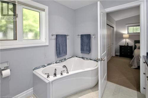 2 1St Ave, South Bruce Peninsula, ON - Indoor Photo Showing Bathroom