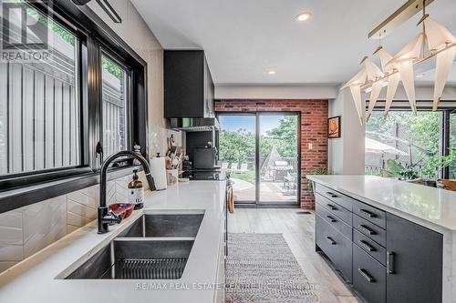 #Upper - 2454 Cobbinshaw Circle, Mississauga (Meadowvale), ON - Indoor Photo Showing Kitchen With Double Sink