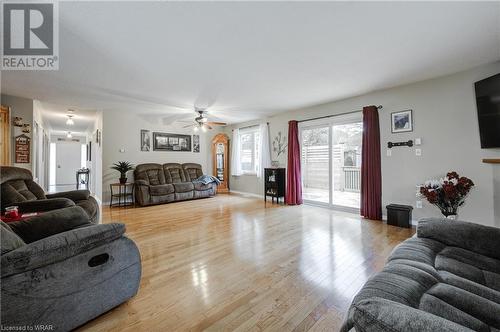 82 Wilson Avenue, Tillsonburg, ON - Indoor Photo Showing Living Room