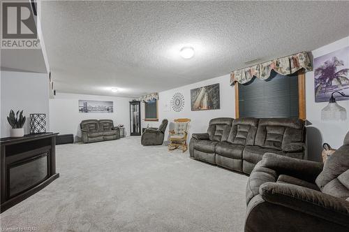 82 Wilson Avenue, Tillsonburg, ON - Indoor Photo Showing Living Room