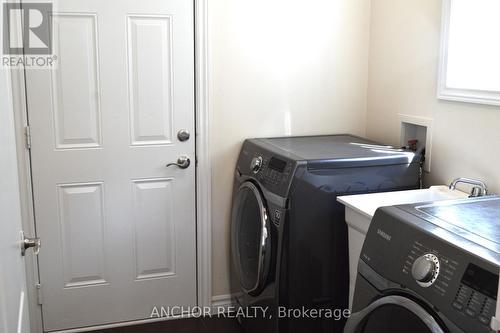 2261 Buroak Drive, London, ON - Indoor Photo Showing Laundry Room