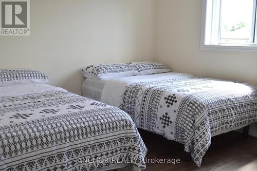 2261 Buroak Drive, London, ON - Indoor Photo Showing Bedroom