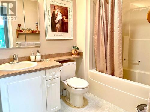 370 Prospect Drive, Grand Forks, BC - Indoor Photo Showing Bathroom