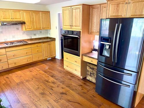 370 Prospect Drive, Grand Forks, BC - Indoor Photo Showing Kitchen