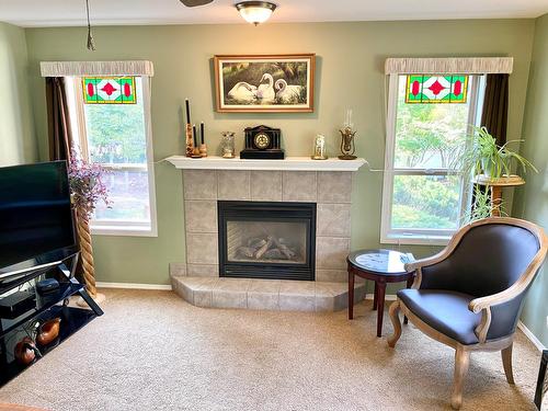 370 Prospect Drive, Grand Forks, BC - Indoor Photo Showing Living Room With Fireplace