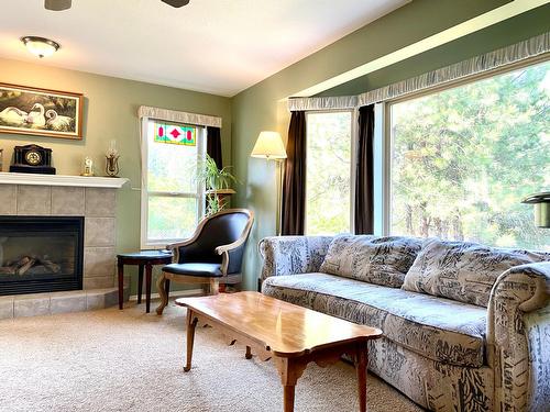 370 Prospect Drive, Grand Forks, BC - Indoor Photo Showing Living Room With Fireplace