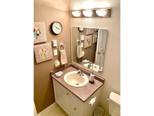 370 Prospect Drive, Grand Forks, BC - Indoor Photo Showing Bathroom