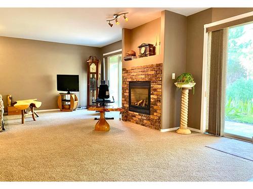 370 Prospect Drive, Grand Forks, BC - Indoor With Fireplace