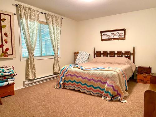 370 Prospect Drive, Grand Forks, BC - Indoor Photo Showing Bedroom