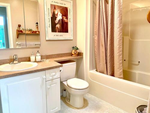 370 Prospect Drive, Grand Forks, BC - Indoor Photo Showing Bathroom