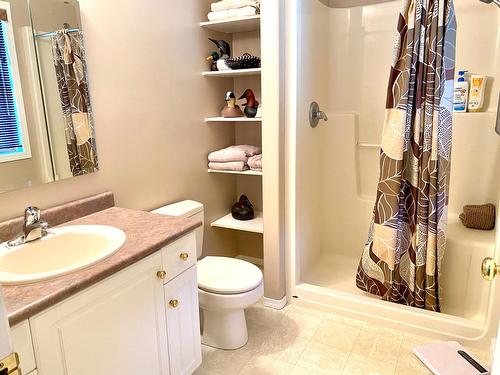 370 Prospect Drive, Grand Forks, BC - Indoor Photo Showing Bathroom