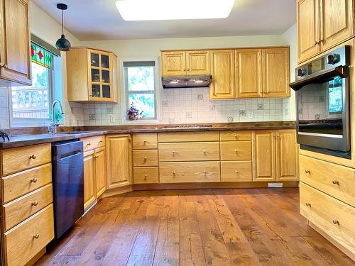 370 Prospect Drive, Grand Forks, BC - Indoor Photo Showing Kitchen