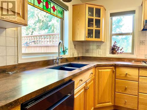 370 Prospect Drive, Grand Forks, BC - Indoor Photo Showing Kitchen With Double Sink