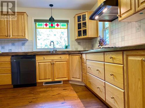 370 Prospect Drive, Grand Forks, BC - Indoor Photo Showing Kitchen