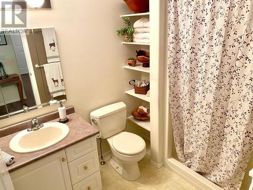 370 Prospect Drive, Grand Forks, BC - Indoor Photo Showing Bathroom