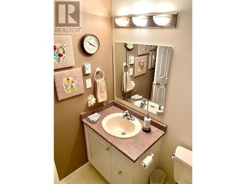 370 Prospect Drive, Grand Forks, BC - Indoor Photo Showing Bathroom