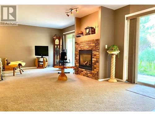 370 Prospect Drive, Grand Forks, BC - Indoor With Fireplace