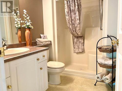 370 Prospect Drive, Grand Forks, BC - Indoor Photo Showing Bathroom