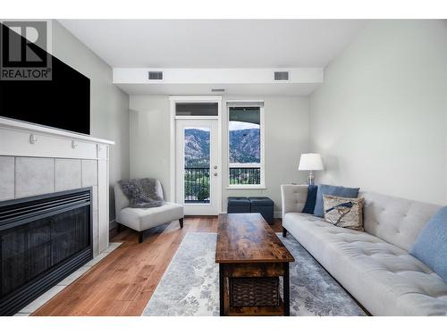 2200 Upper Sundance Drive Unit# 2204, West Kelowna, BC - Indoor Photo Showing Living Room With Fireplace