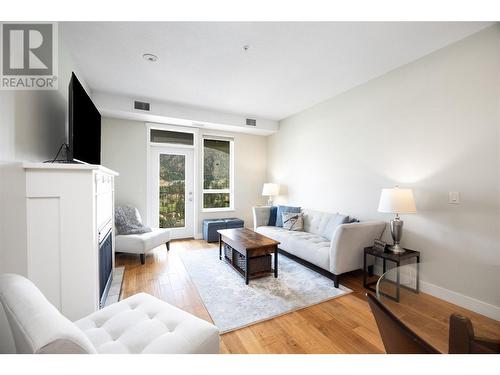 2200 Upper Sundance Drive Unit# 2204, West Kelowna, BC - Indoor Photo Showing Living Room