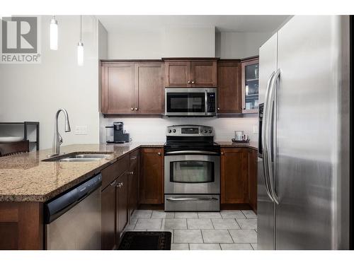 2200 Upper Sundance Drive Unit# 2204, West Kelowna, BC - Indoor Photo Showing Kitchen With Stainless Steel Kitchen With Double Sink