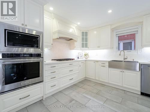 84 Lagani Avenue, Richmond Hill (Doncrest), ON - Indoor Photo Showing Kitchen With Upgraded Kitchen