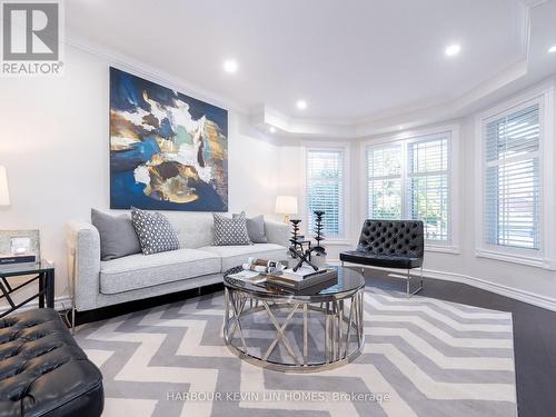 84 Lagani Avenue, Richmond Hill (Doncrest), ON - Indoor Photo Showing Living Room