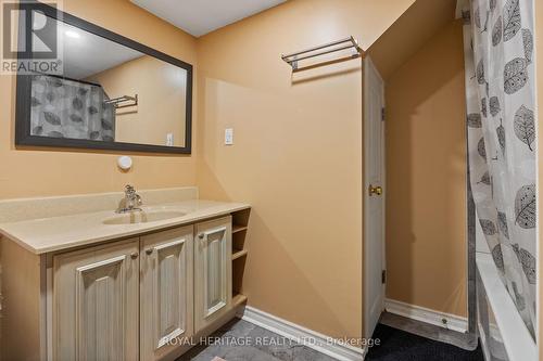 1728 Woodgate Trail, Oshawa (Samac), ON - Indoor Photo Showing Bathroom