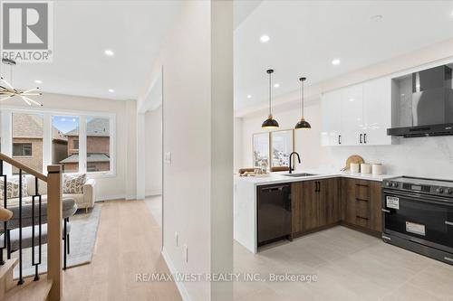 23 Ed Ewert Avenue, Clarington, ON - Indoor Photo Showing Kitchen With Upgraded Kitchen