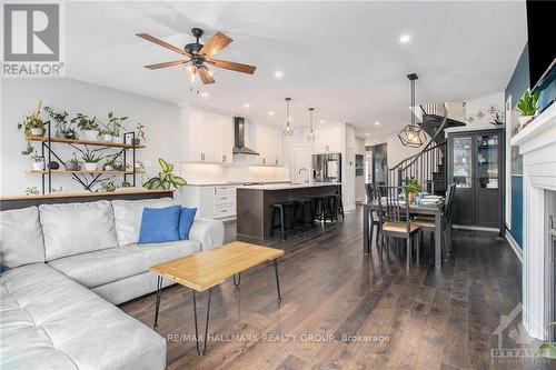 773 Wooler Place, Ottawa, ON - Indoor Photo Showing Living Room