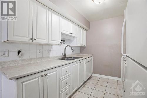 2918 Millstream Way, Ottawa, ON - Indoor Photo Showing Kitchen With Double Sink