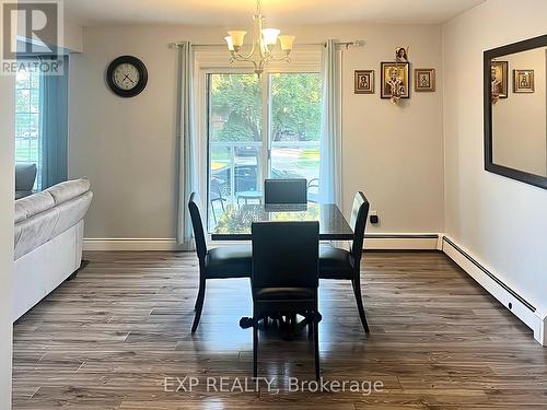 Middle floor dinning room - 82 Carnaby Crescent, Kitchener, ON - Indoor Photo Showing Dining Room