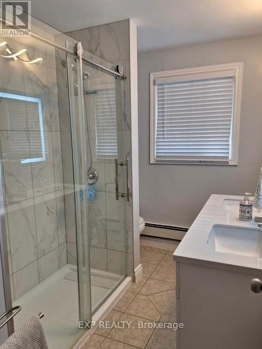 Upper level washroom - 82 Carnaby Crescent, Kitchener, ON - Indoor Photo Showing Bathroom