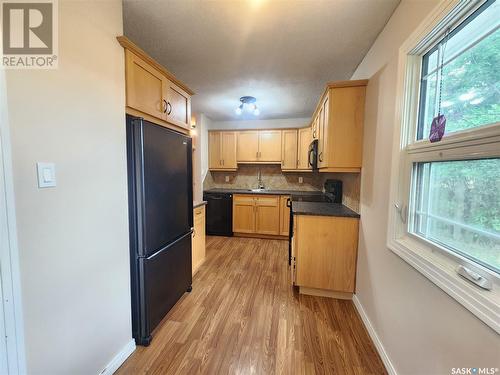 1118 Park Avenue, Weyburn, SK - Indoor Photo Showing Kitchen