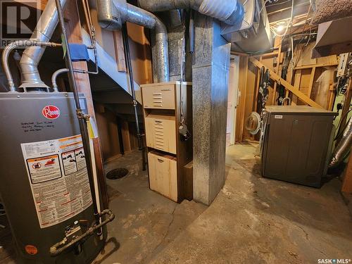 1118 Park Avenue, Weyburn, SK - Indoor Photo Showing Basement