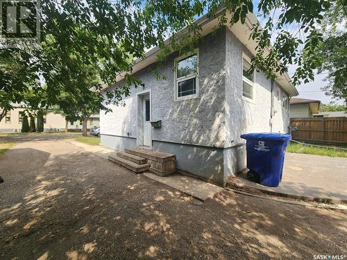 1118 Park Avenue, Weyburn, SK - Outdoor