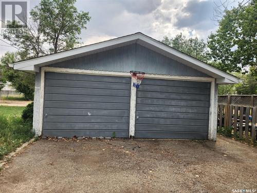 1118 Park Avenue, Weyburn, SK - Outdoor With Exterior