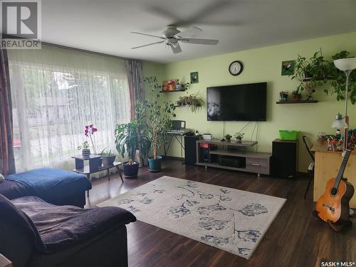 607 97Th Avenue, Tisdale, SK - Indoor Photo Showing Living Room