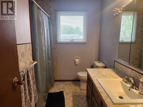 607 97Th Avenue, Tisdale, SK - Indoor Photo Showing Bathroom