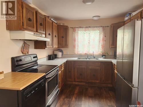 607 97Th Avenue, Tisdale, SK - Indoor Photo Showing Kitchen With Double Sink