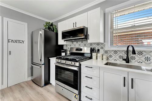 Kitchen - 77 Inchlee Drive, Hamilton, ON - Indoor Photo Showing Kitchen With Stainless Steel Kitchen With Upgraded Kitchen