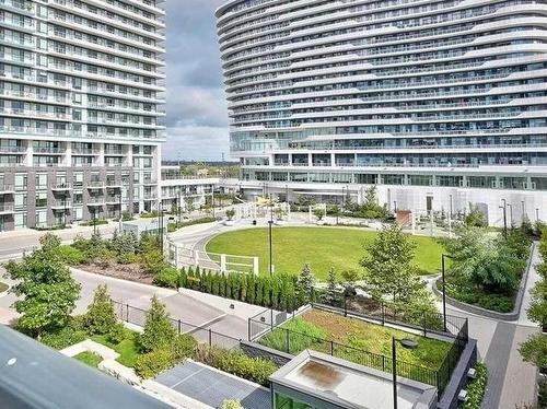 courtyard - 2560 Eglinton Avenue W|Unit #904, Mississauga, ON - Outdoor