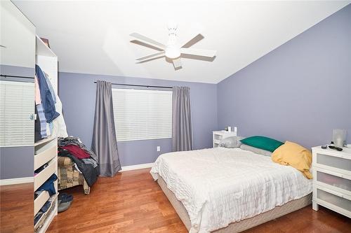 6073 Dixon Street, Niagara Falls, ON - Indoor Photo Showing Bedroom