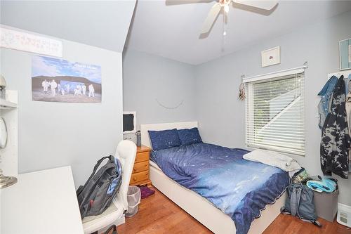 6073 Dixon Street, Niagara Falls, ON - Indoor Photo Showing Bedroom