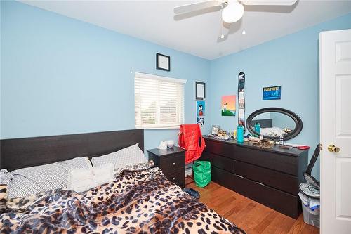 6073 Dixon Street, Niagara Falls, ON - Indoor Photo Showing Bedroom